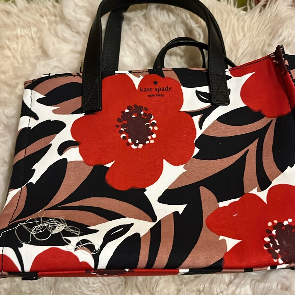 NWOT never used, no flaws, cloth bag, cat friendly home. Poppy collection.